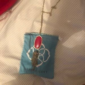 Kendra Scott necklace
